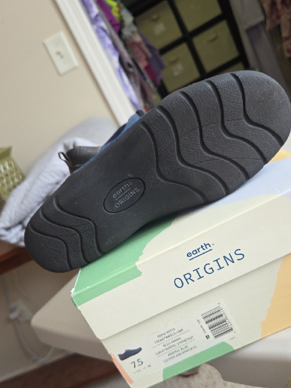 Earth Womens Navy Perforated Lace-Up Sneaker with Side Zip - Picture 4 of 4
